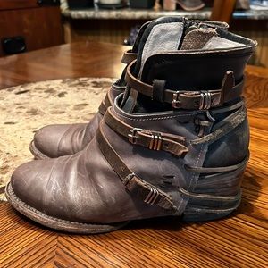 FREEBIRD by Steven / Grey multi CRUE Size 9